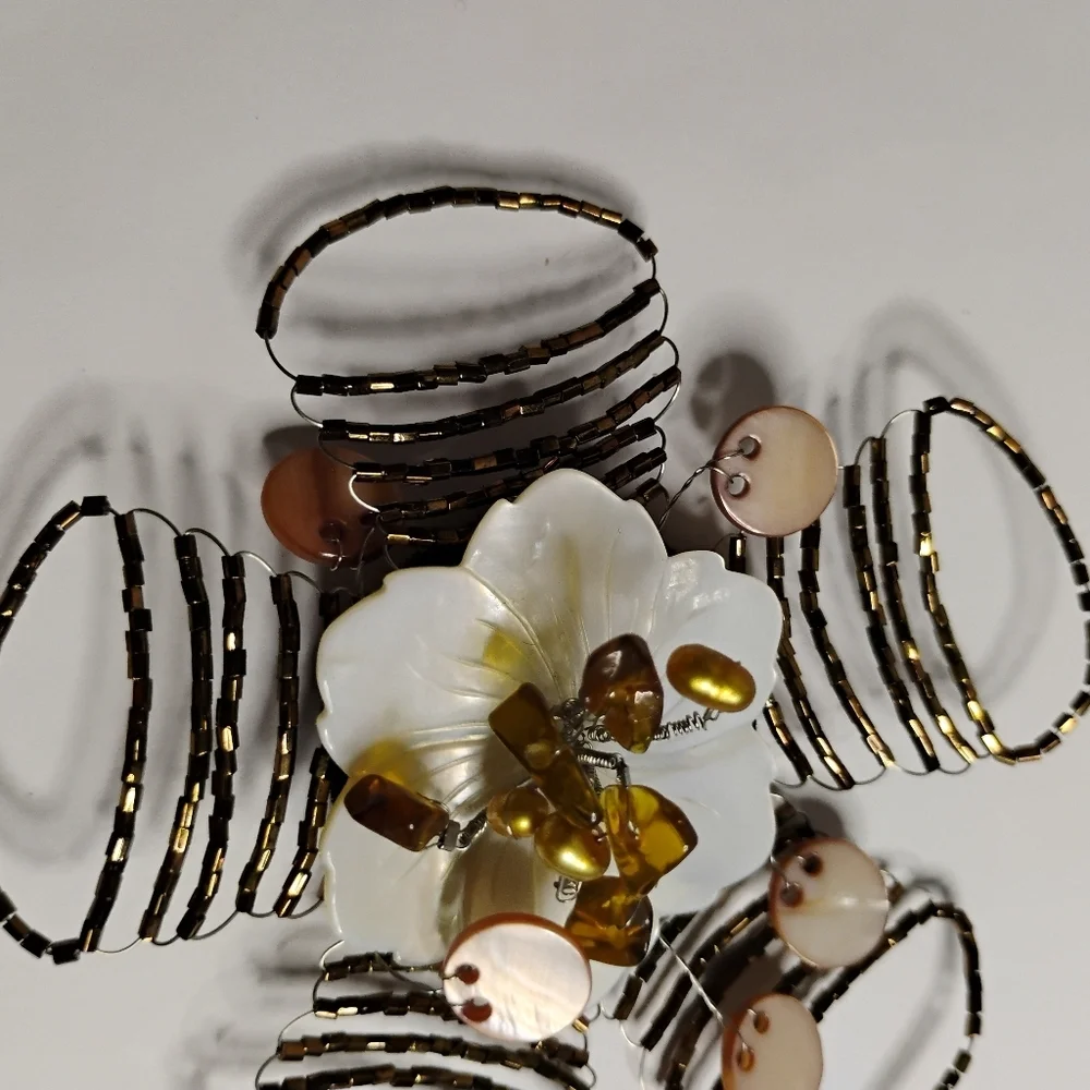 Beautiful Artisans Handmade‎ Floral Mother of Pearl and Glass Beaded Brooch
